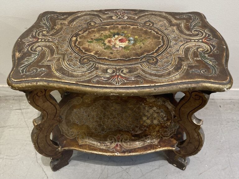 Ensemble de mobilier comprenant un fauteuil cabriolet de style Louis XVI, deux…