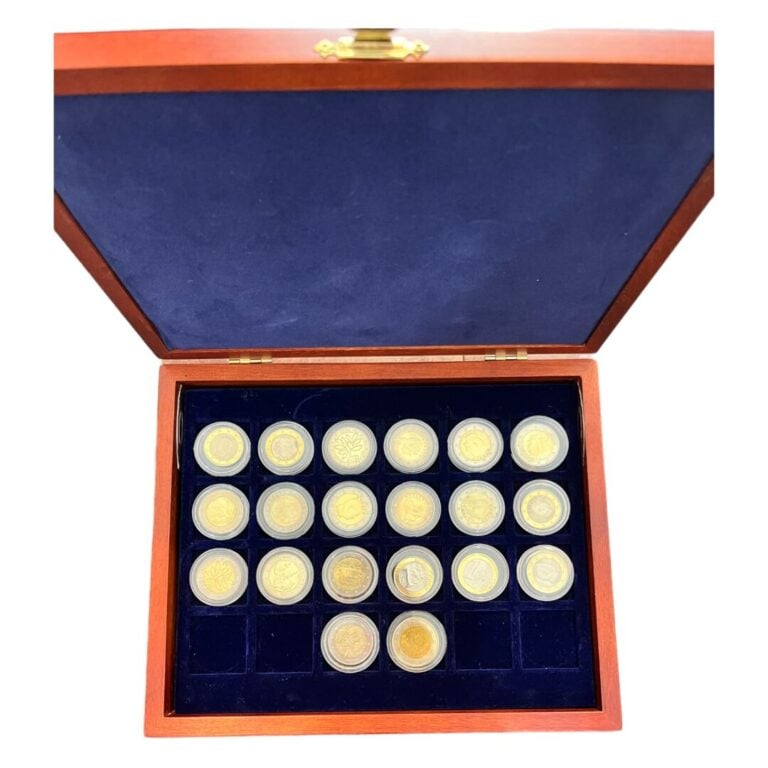 Europe - Euros - Lot d'euros présentés en un coffret comprenant : - -Quatre 1 e…