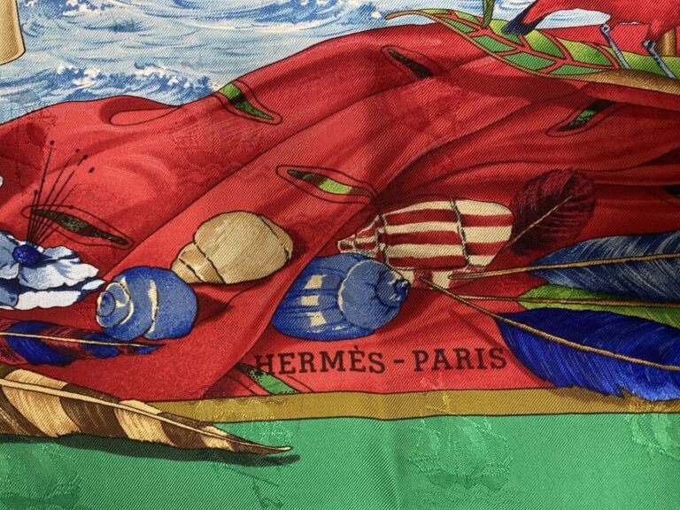 HERMÈS Paris - Carré en twill de soie imprimé titré "Christophe Colomb découvre…