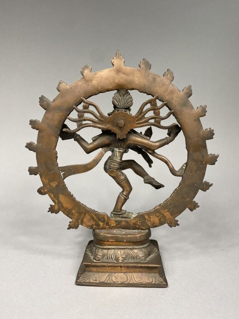 Inde - Sculpture en alliage cuivré représentant une divinité - H : 29.5 cm