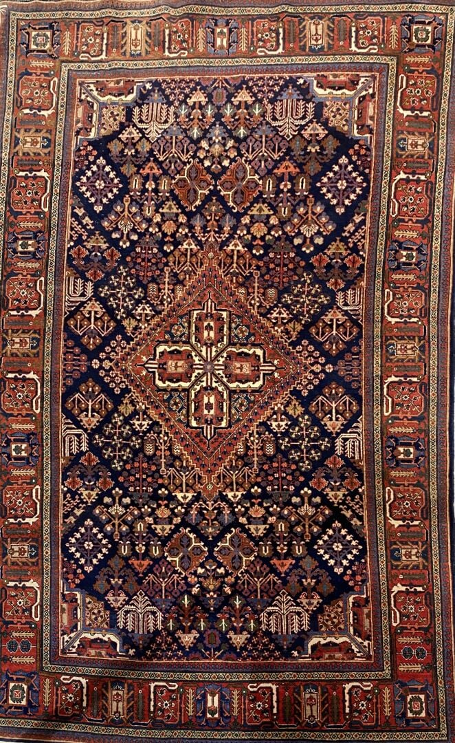 Iran - Tapis à décor de paradis terrestre, d'animaux en polychromie encadrant u…
