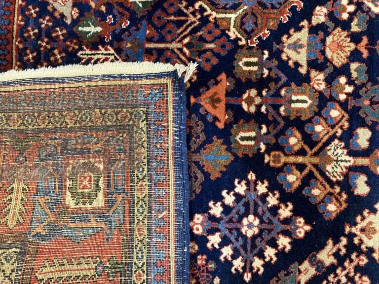 Iran - Tapis à décor de paradis terrestre, d'animaux en polychromie encadrant u…