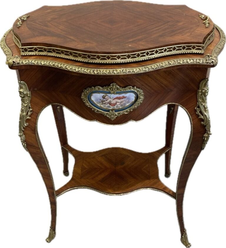 Jardinière quadripode en bois et placage ornée d'une plaque en porcelaine à déc…