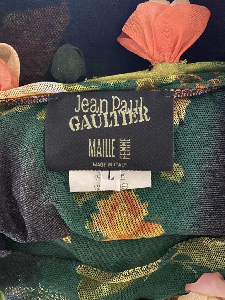 Jean Paul GAULTIER - Ensemble comprenant un débardeur et un gilet dans les tons…