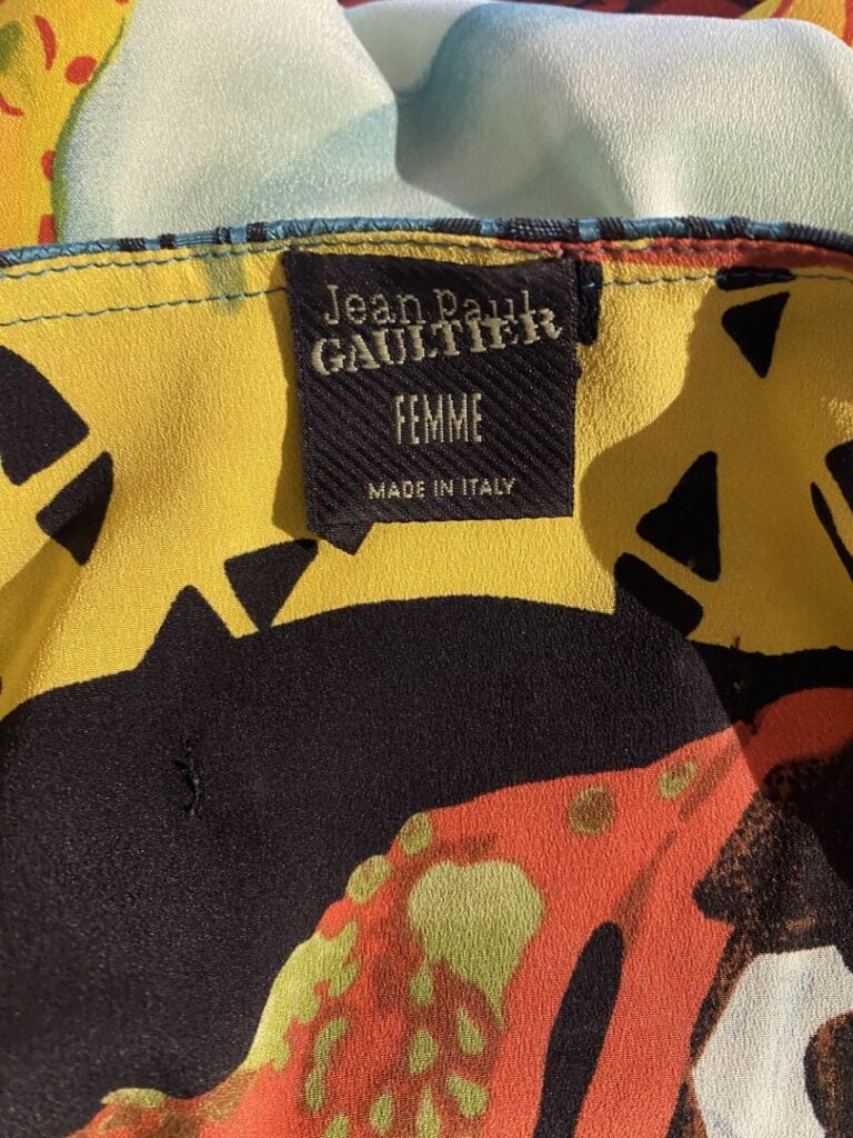 Jean Paul GAULTIER - Ensemble comprenant un débardeur et un gilet dans les tons…