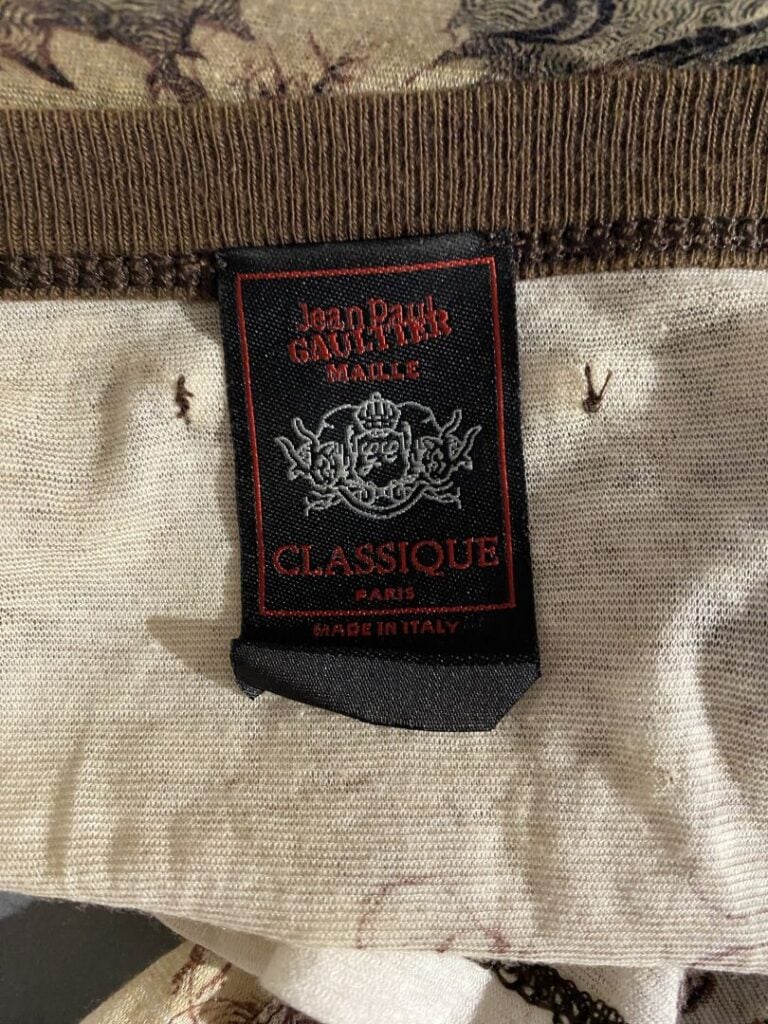 Jean Paul GAULTIER - Ensemble comprenant un débardeur et un gilet dans les tons…