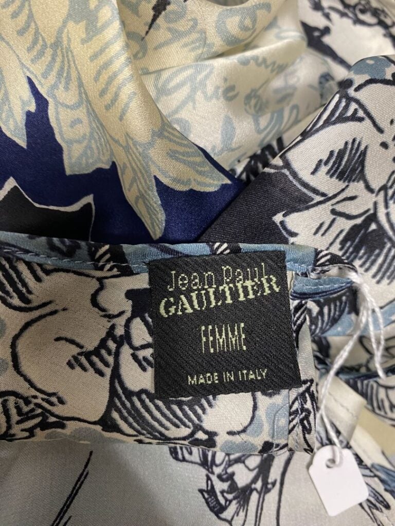 Jean Paul GAULTIER - Ensemble comprenant un pantalon fluide et un top sans manc…