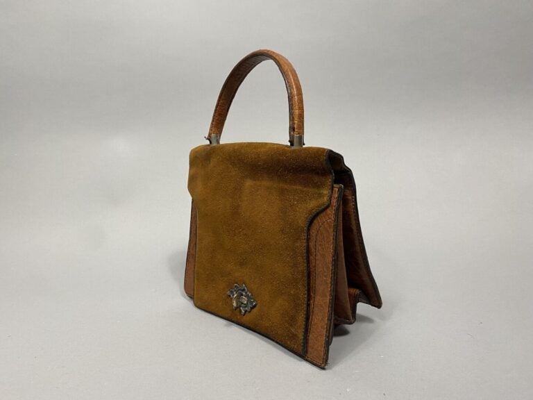 LA BOUTIQUE DE SHEILA - Paris - Sac modèle "Carthage" en cuir de vachette marro…