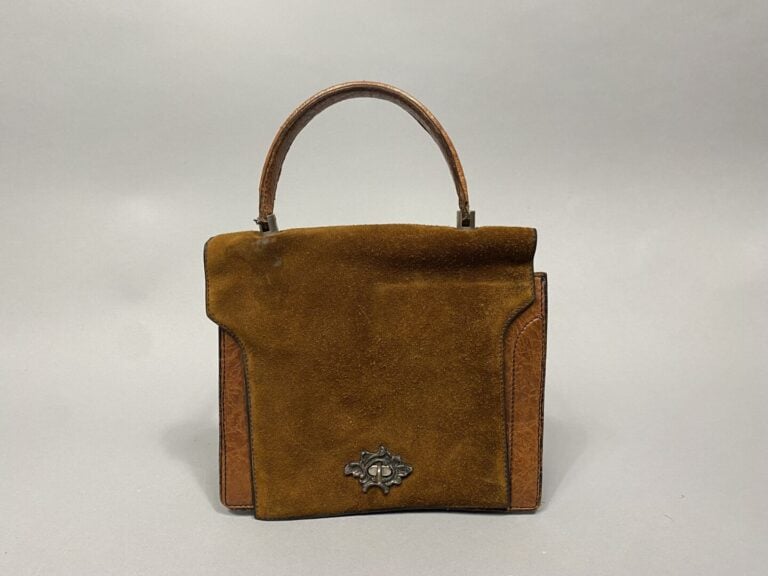 LA BOUTIQUE DE SHEILA - Paris - Sac modèle "Carthage" en cuir de vachette marro…