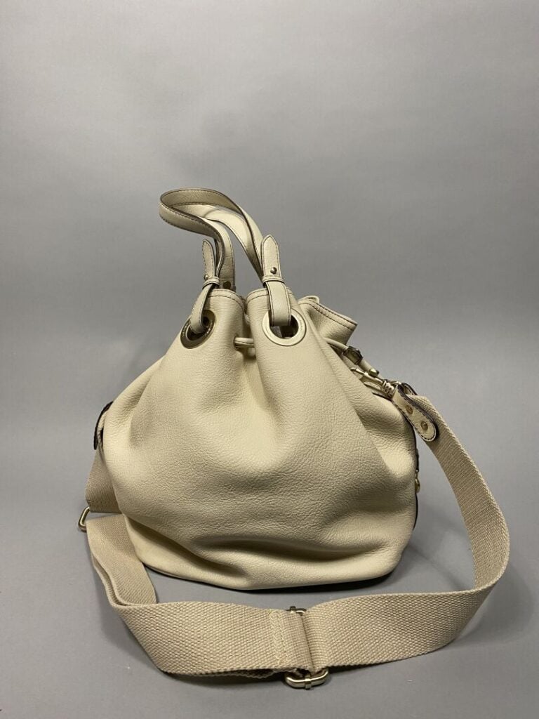 LANCEL - Sac seau en cuir beige - H : 31 cm - (petites taches, usures)