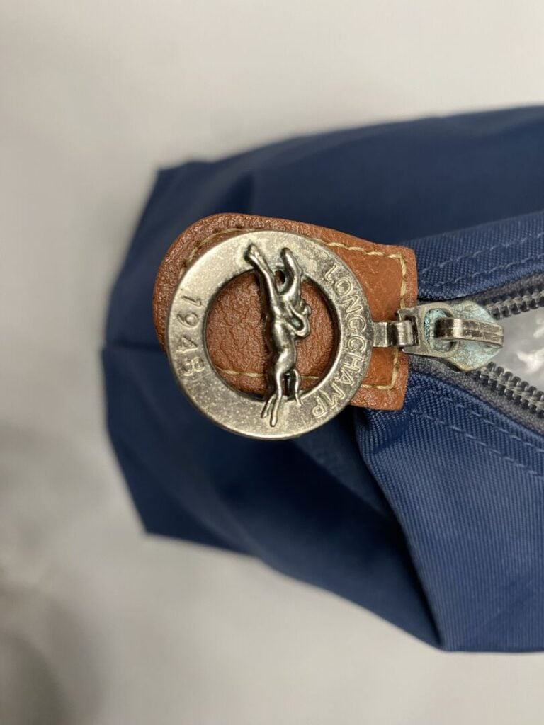 LONGCHAMP - Sac de voyage modèle "pliage" en nylon dans les tons bleu marine, p…