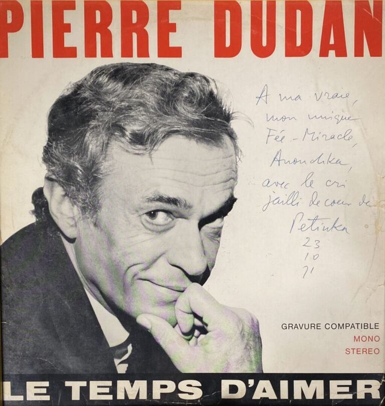 Lot d'affiches encadrées et divers comprenant : - - Affiche d'exposition Jean M…