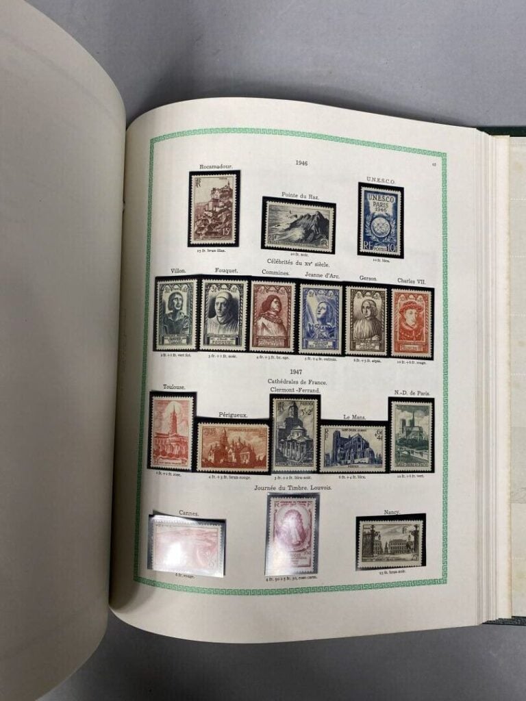 Lot de timbres divers, albums et vrac - (en l'état)