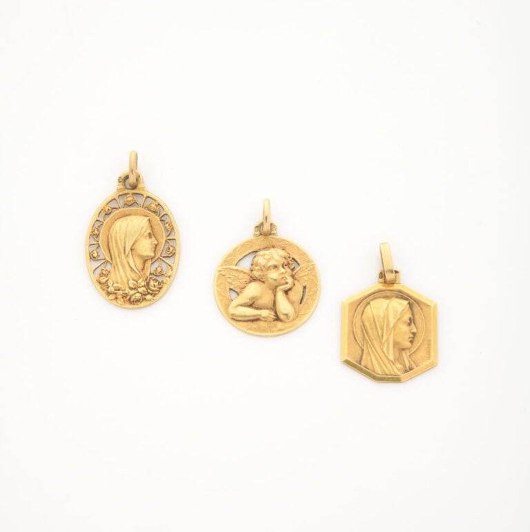 Lot de trois médailles religieuses en or jaune (750) - Poids total : 10.4 g