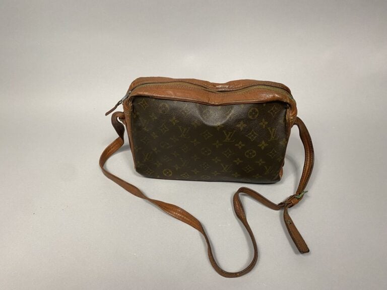 Louis VUITTON - Sac bandoulière en toile monogram et cuir cognac, bandoulière r…