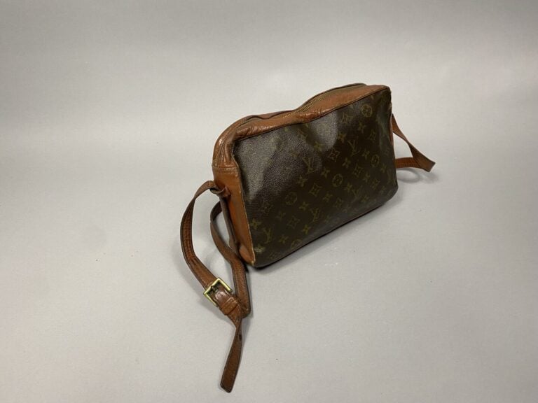 Louis VUITTON - Sac bandoulière en toile monogram et cuir cognac, bandoulière r…