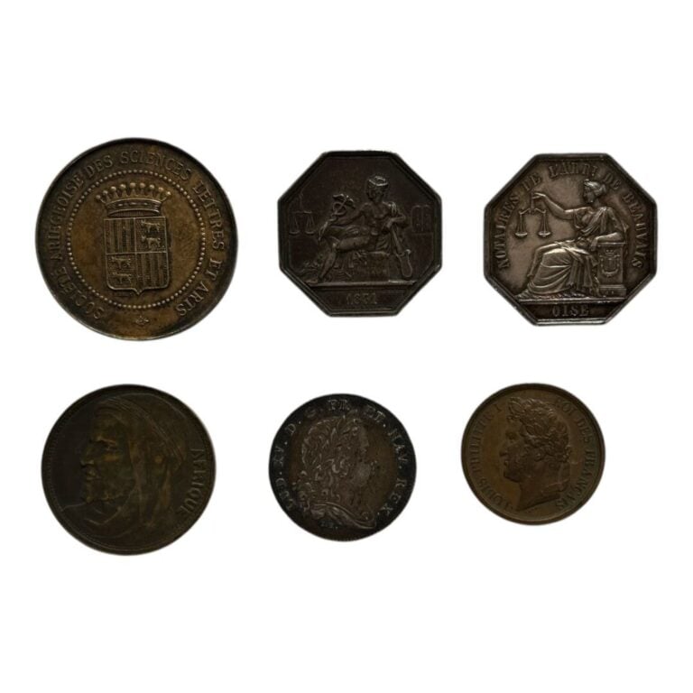 Médailles - Divers - Lot de jetons et médailles comprenant : - -Une médaille Sc…