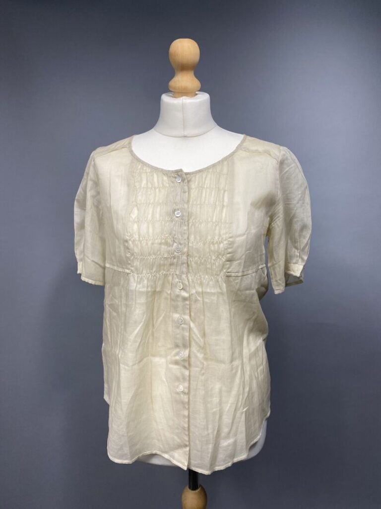 MIU MIU - Blouse à manches courtes dans les tons beige - Taillle 44 - On joint…