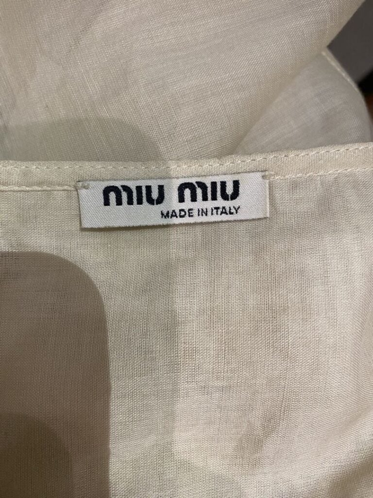 MIU MIU - Blouse à manches courtes dans les tons beige - Taillle 44 - On joint…