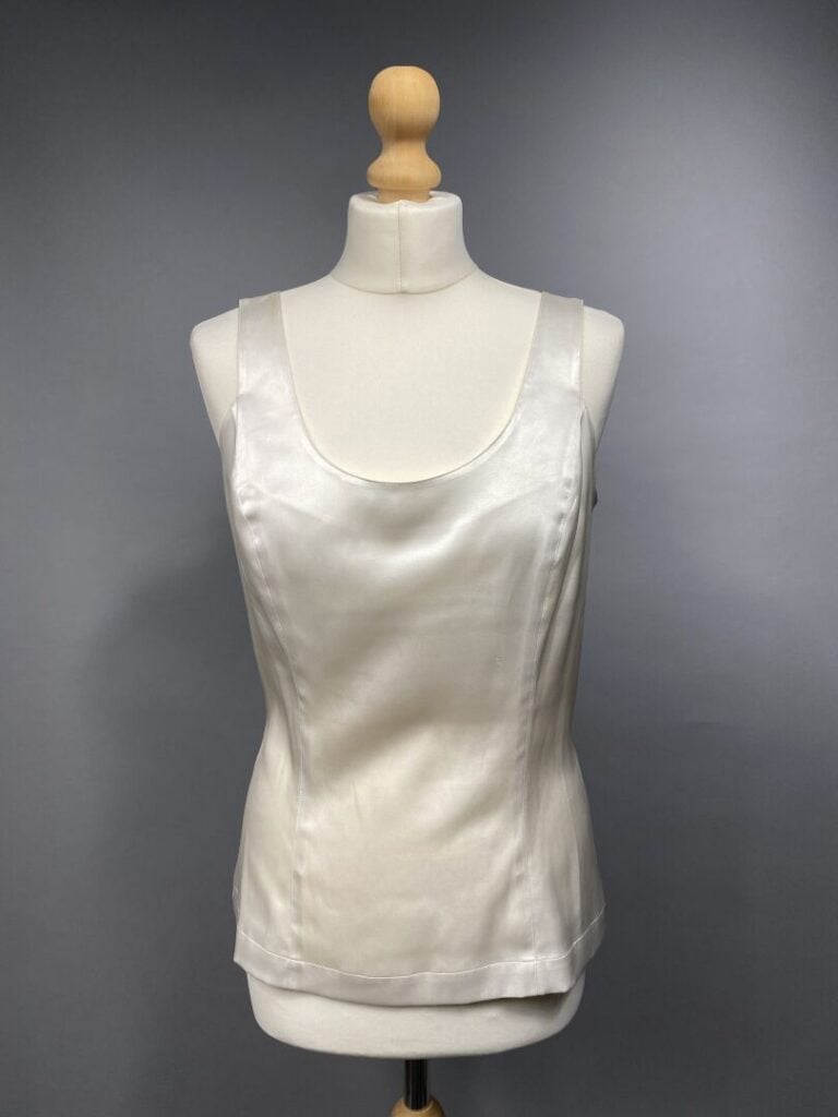 MIU MIU - Blouse à manches courtes dans les tons beige - Taillle 44 - On joint…