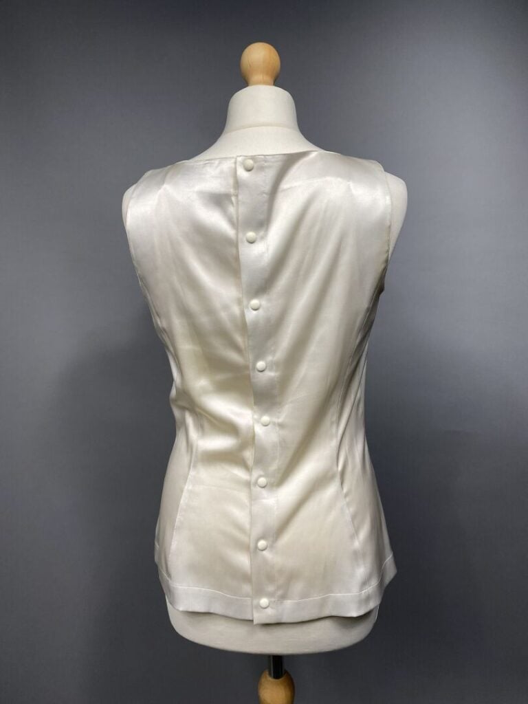 MIU MIU - Blouse à manches courtes dans les tons beige - Taillle 44 - On joint…