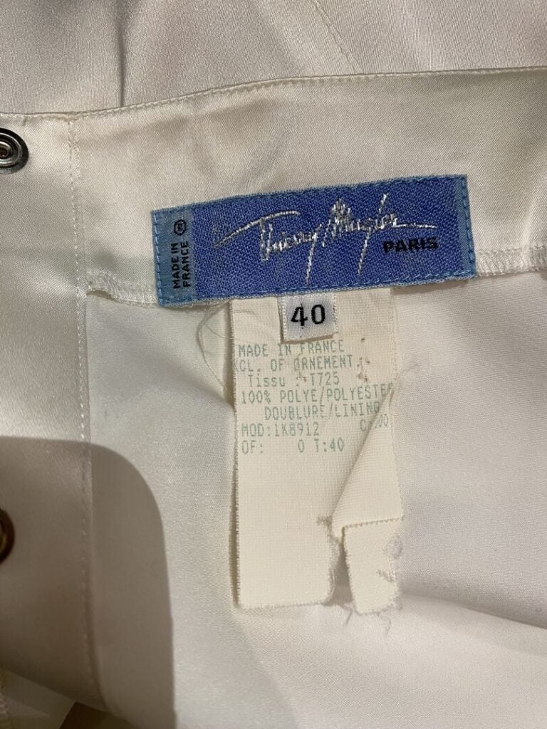 MIU MIU - Blouse à manches courtes dans les tons beige - Taillle 44 - On joint…