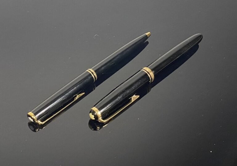 MONTBLANC, Classic - Stylo à bille rétractable en résine noire et attributs en…