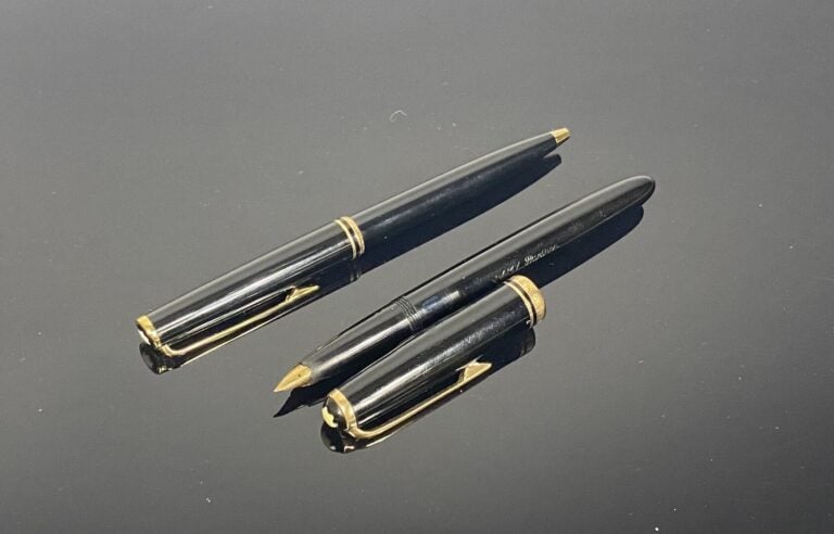 MONTBLANC, Classic - Stylo à bille rétractable en résine noire et attributs en…