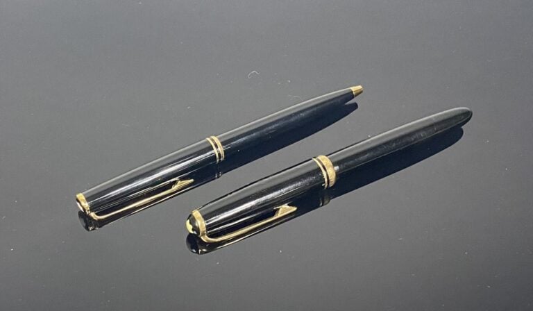 MONTBLANC, Classic - Stylo à bille rétractable en résine noire et attributs en…