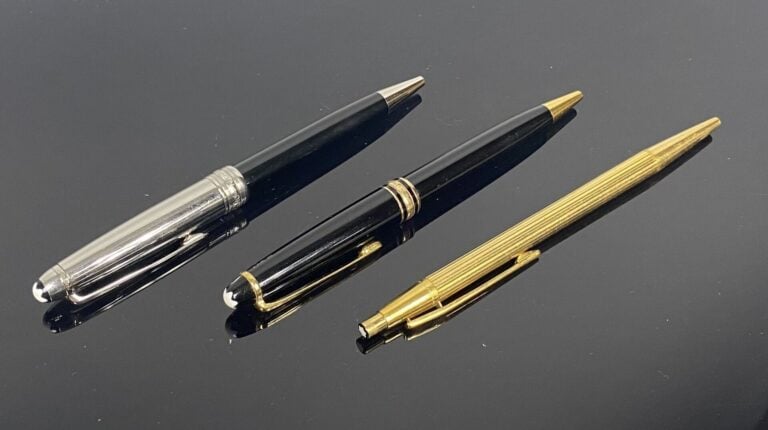 MONTBLANC, Meisterstuck - Ensemble de deux stylos à bille rétractable, le corps…