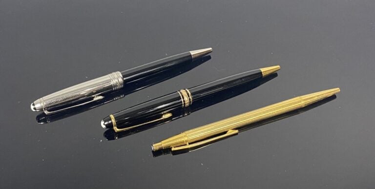 MONTBLANC, Meisterstuck - Ensemble de deux stylos à bille rétractable, le corps…
