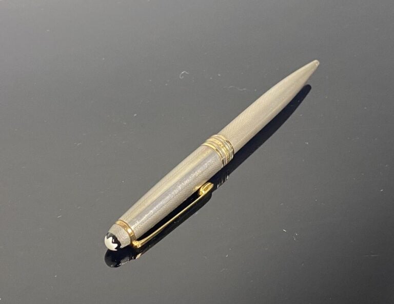 MONTBLANC, Meisterstück - Stylo à bille rétractable en argent (925) à décor gui…