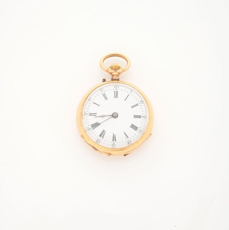 Montre de col en or jaune (750), le boîtier à décor de cartouche non chiffré da…