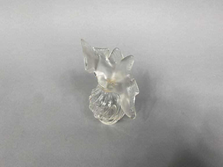 Nina Ricci - Lalique - "L'air du Temps", flacon en cristal incolore pressé moul…