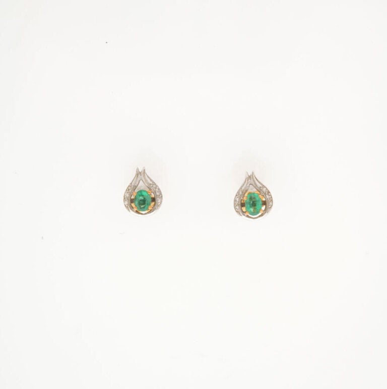 Paire de boucles d'oreilles de forme goutte en or deux tons (585) ornées d'une…