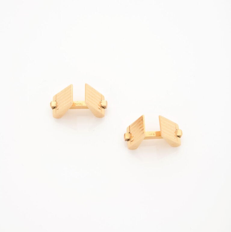 Paire de boutons de manchette en or jaune (750) à décor rainuré - Poids total :…