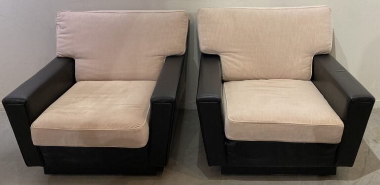 Paire de fauteuils sur quatre roulettes avec assise en laine de coton dans les…