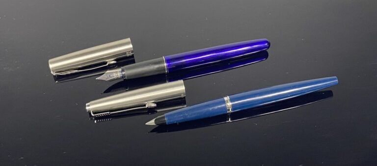 PARKER, Frontier - Stylo plume, le corps en résine bleue, le capuchon en métal…