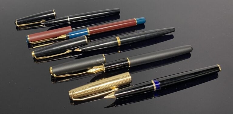 PARKER - Lot de 3 stylos plume en métal doré et résine noire brillante ou mate,…