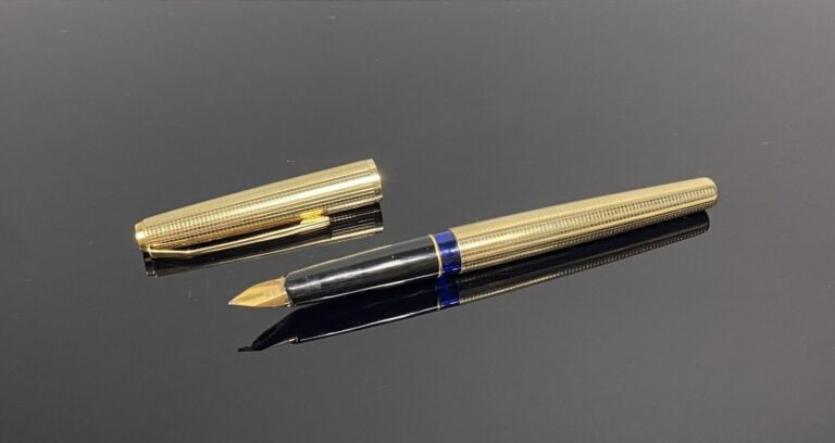 PARKER - Stylo plume en métal doré guilloché, plume or (750) - L : 13 cm - (ray…