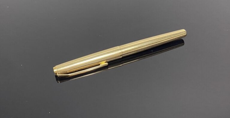 PARKER - Stylo plume en métal doré guilloché, plume or (750) - L : 13 cm - (ray…