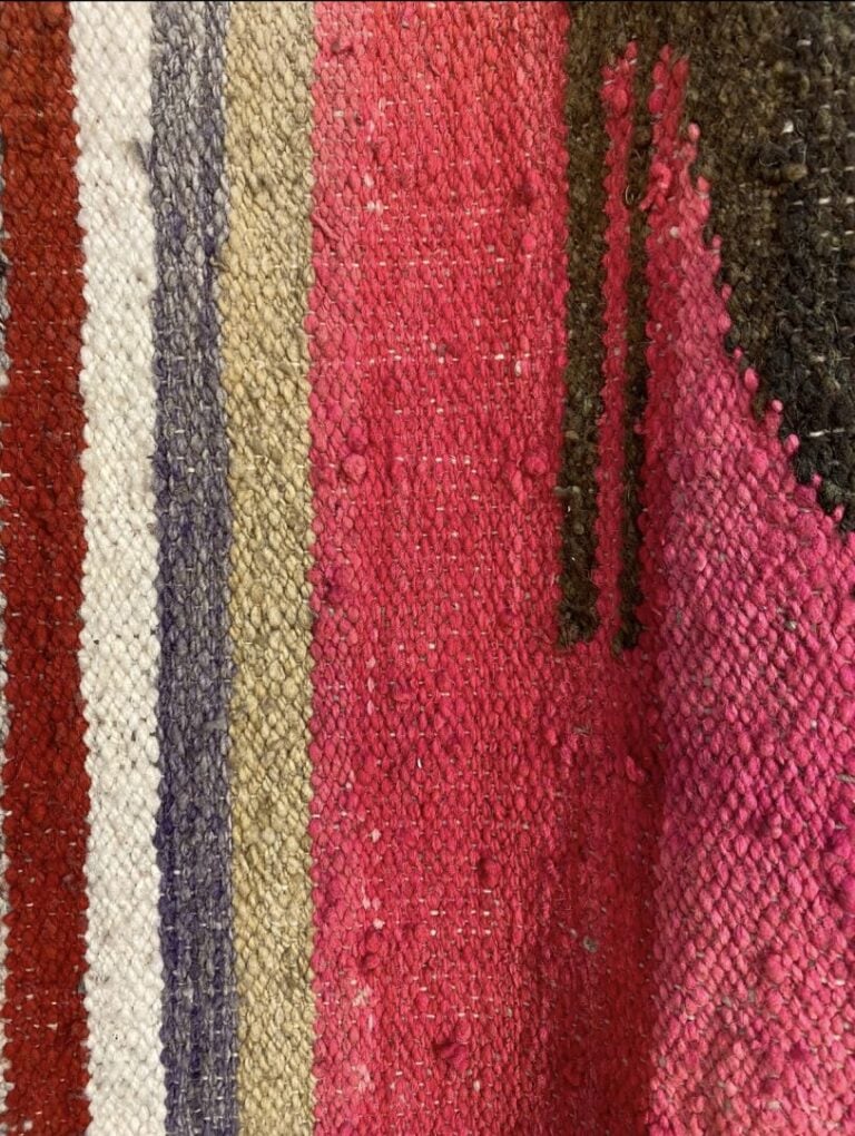 PEROU - Tapis en laine à décor de deux volatiles affrontés - 156 x 116 cm