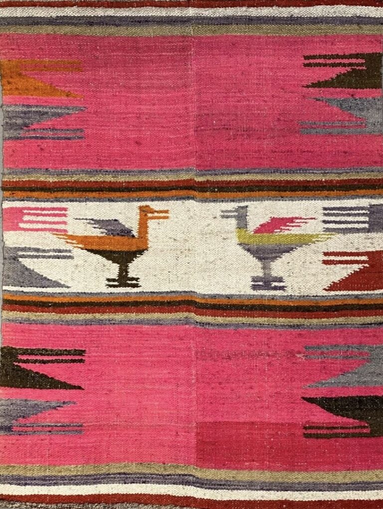 PEROU - Tapis en laine à décor de deux volatiles affrontés - 156 x 116 cm
