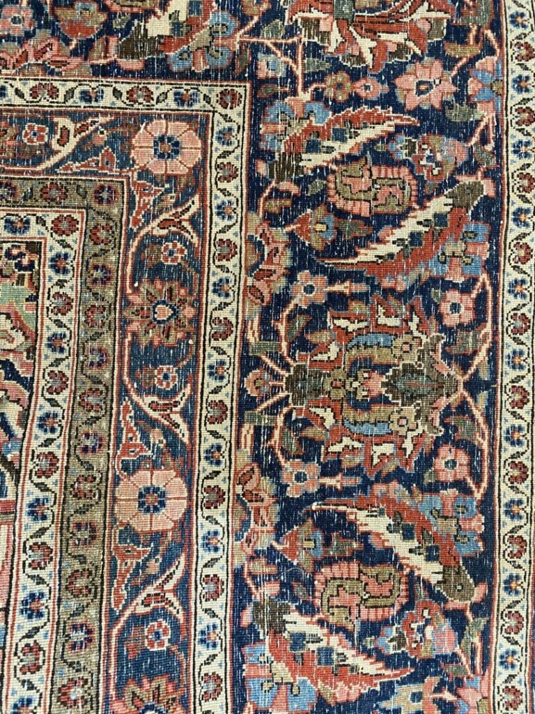 Perse, probablement Mesched - Grand tapis à riche décor polychrome orné d'un gr…
