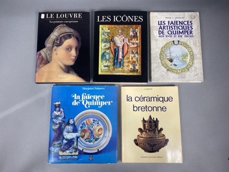 Petit lot de livres d'art sur le thème de la céramique, faïence, etc comprenant…