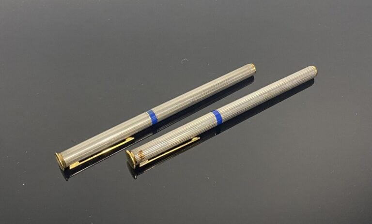 Pierre CARDIN - Lot comprenant un stylo roller et un stylo feutre en argent (92…
