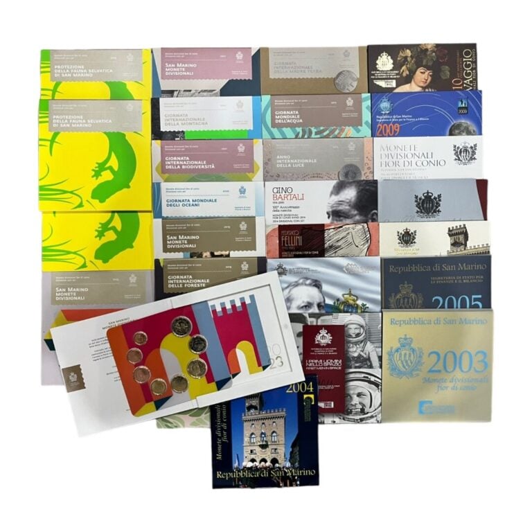 Saint Marin - BU - Collection de vingt-sept coffrets BU comprenant les monnaies…