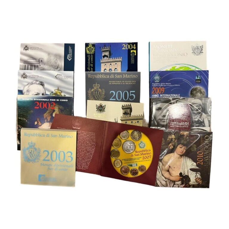 Saint - Marin - Euros - Lot de douze coffrets BU de Saint-Marin comprenant les…