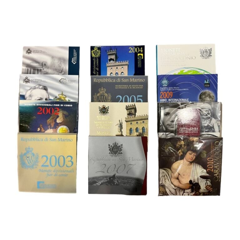 Saint - Marin - Euros - Lot de douze coffrets BU de Saint-Marin comprenant les…