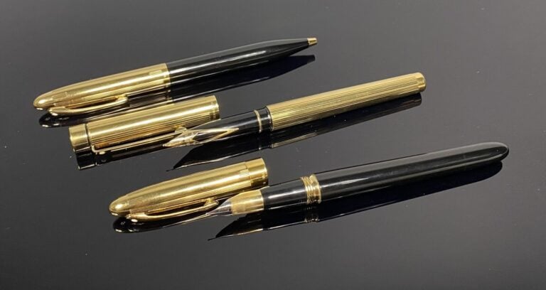 SHEAFFER - Parure comprenant un stylo plume et un stylo bille, le corps en rési…
